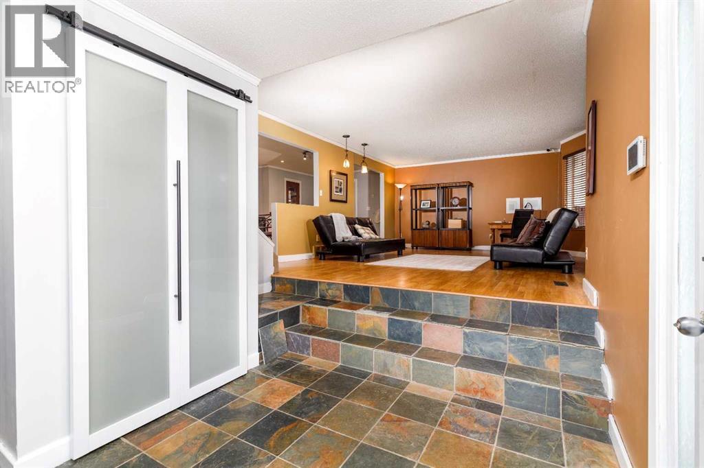 27 Wallace Close, Red Deer, Alberta  T4N 5L8 - Photo 6 - A2305665