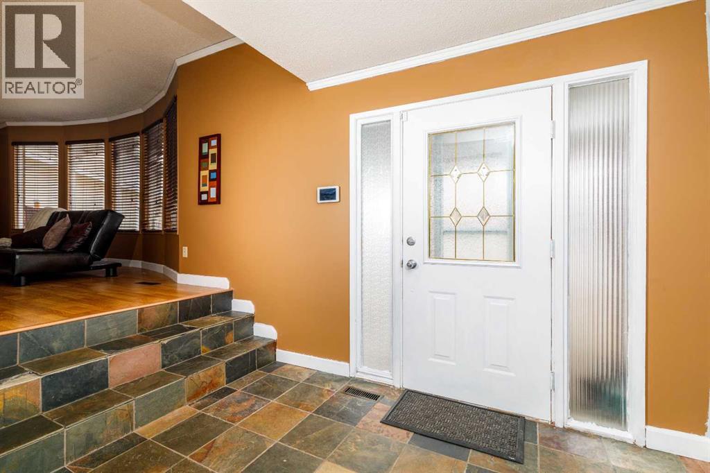 27 Wallace Close, Red Deer, Alberta  T4N 5L8 - Photo 5 - A2305665
