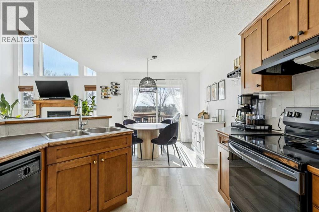 214 Cougarstone Circle Sw, Calgary, Alberta  T3H 4W5 - Photo 9 - A2297016