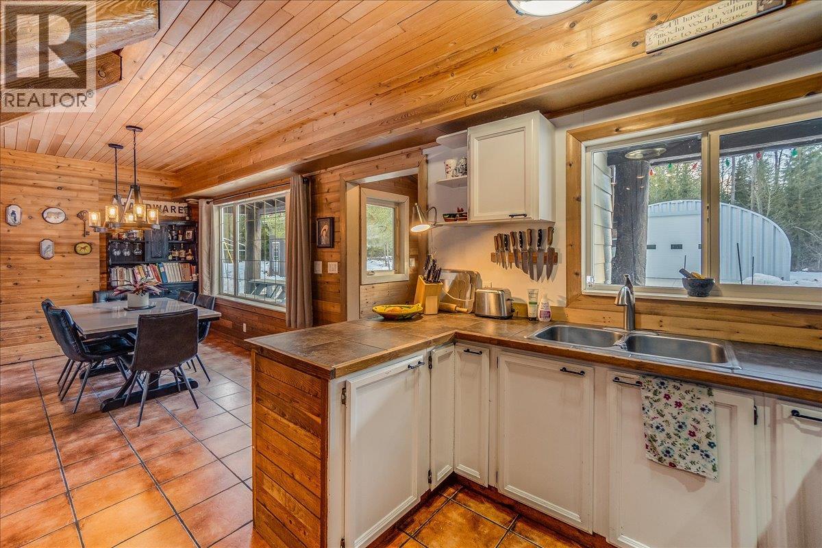 4453 Passmore Upper Road, Passmore, British Columbia  V0G 2J0 - Photo 10 - 10373819