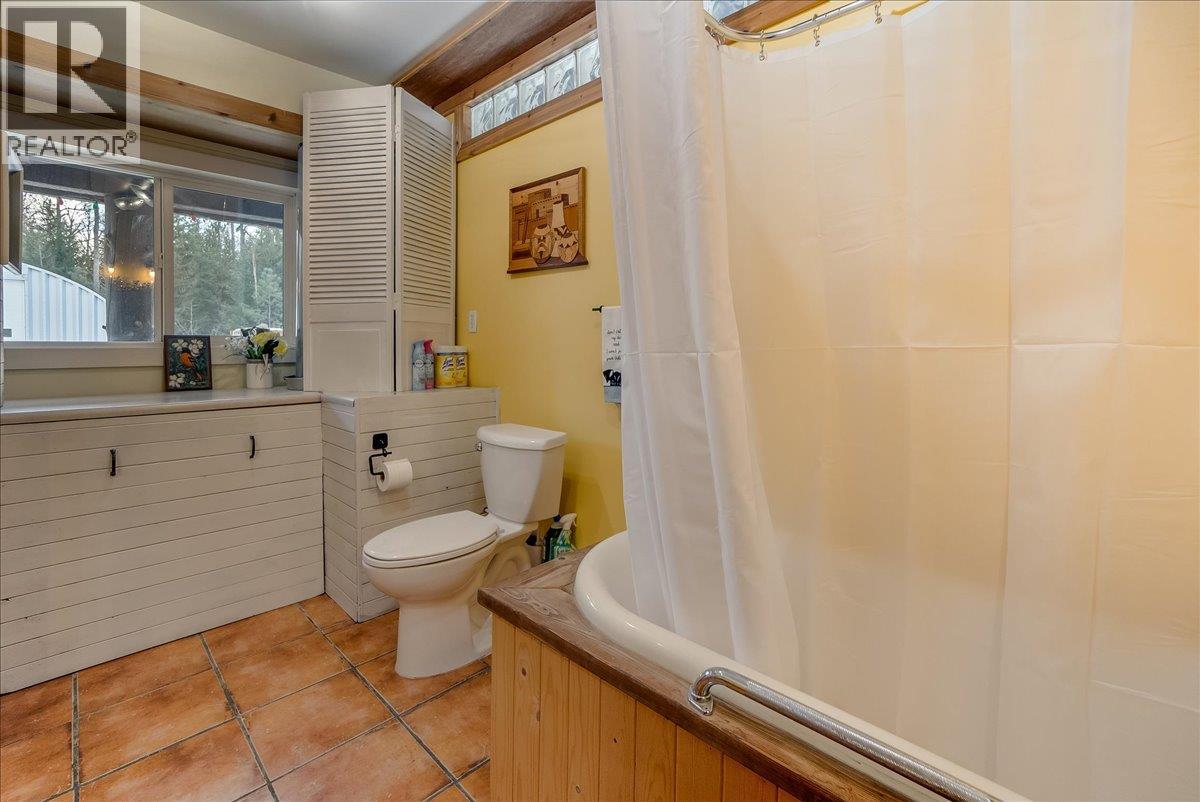 4453 Passmore Upper Road, Passmore, British Columbia  V0G 2J0 - Photo 24 - 10373819