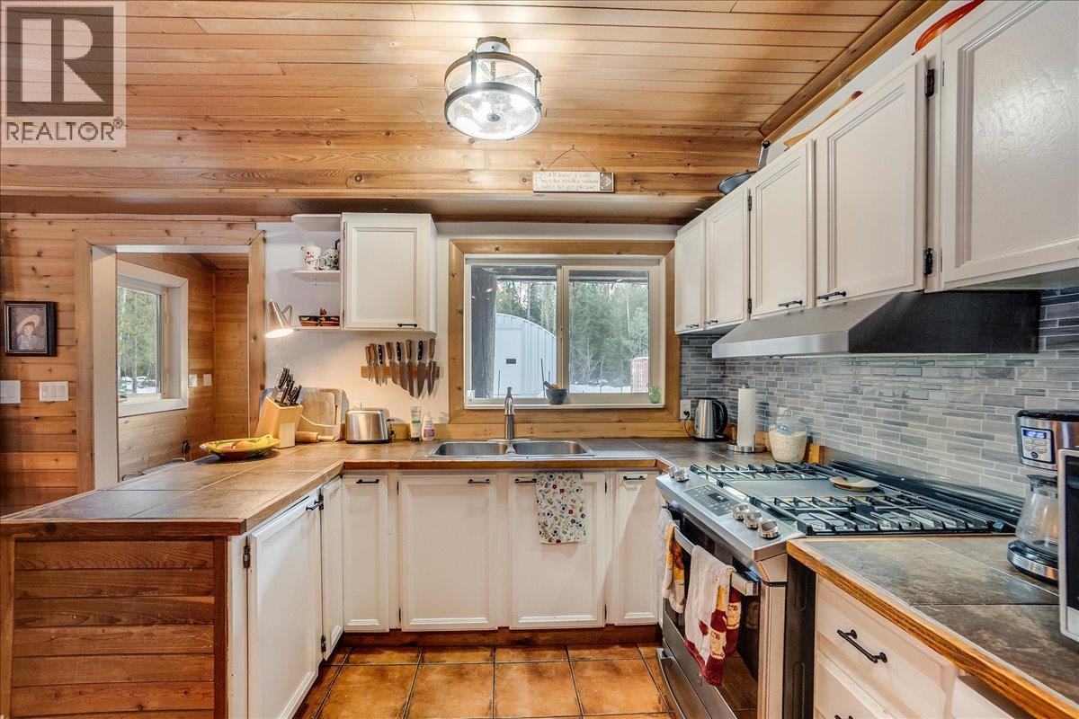 4453 Passmore Upper Road, Passmore, British Columbia  V0G 2J0 - Photo 13 - 10373819