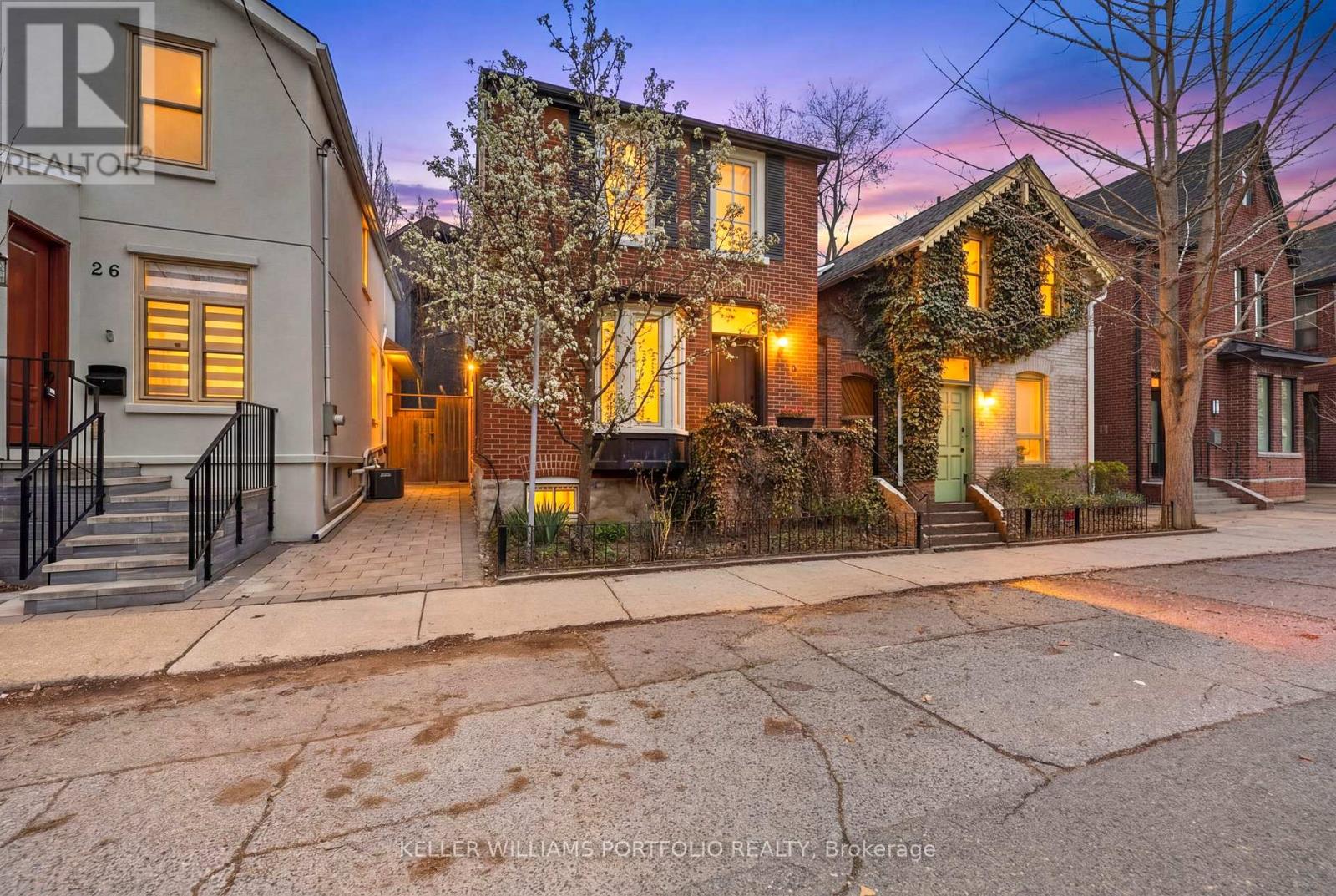 24 BISHOP STREET, Toronto, Ontario