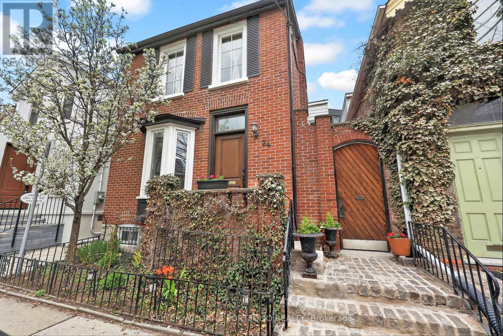 24 Bishop Street, Toronto, Ontario  M5R 1N2 - Photo 3 - C13103390