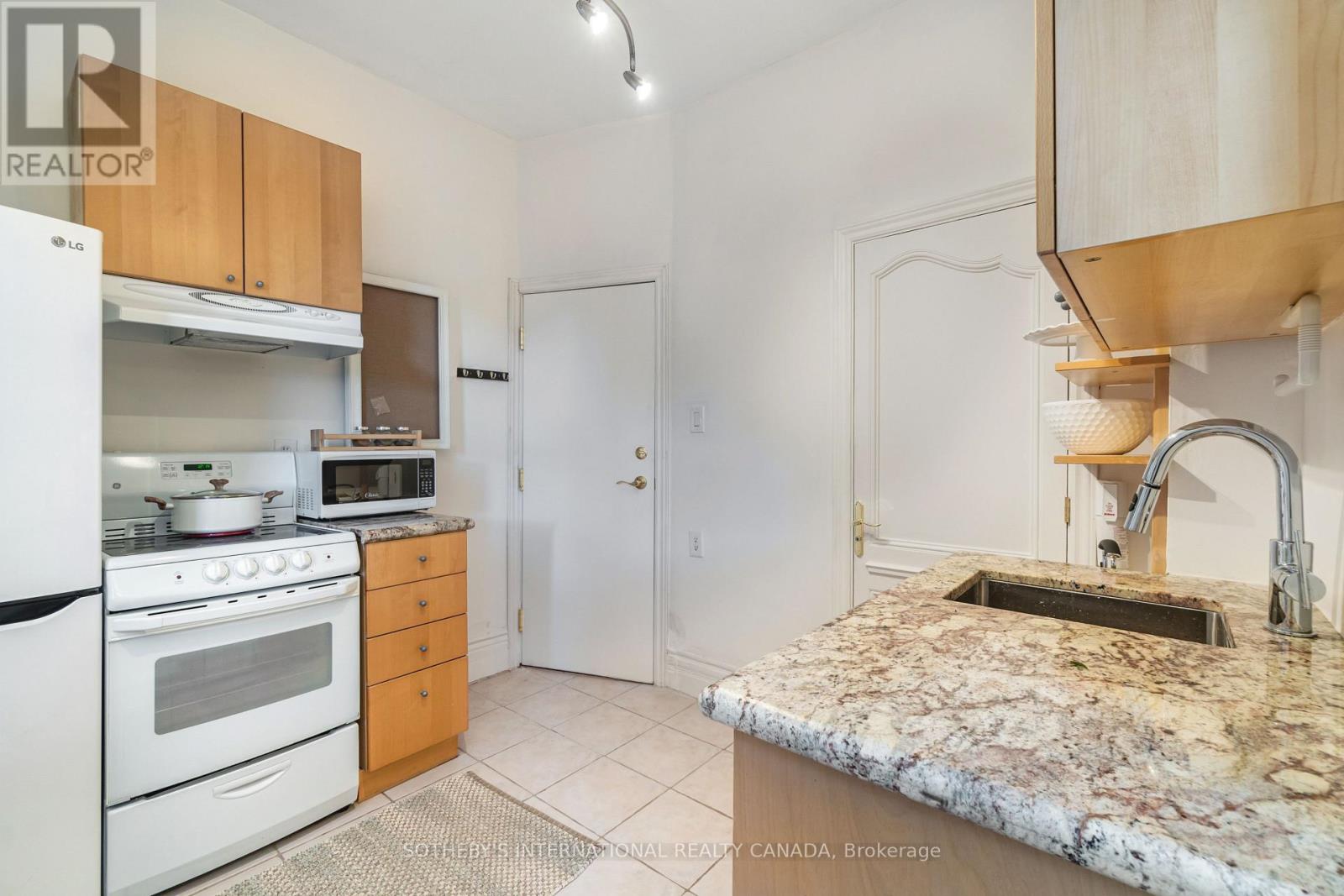 #2 - 225 Major Street, Toronto, Ontario  M5S 2L4 - Photo 2 - C13103454