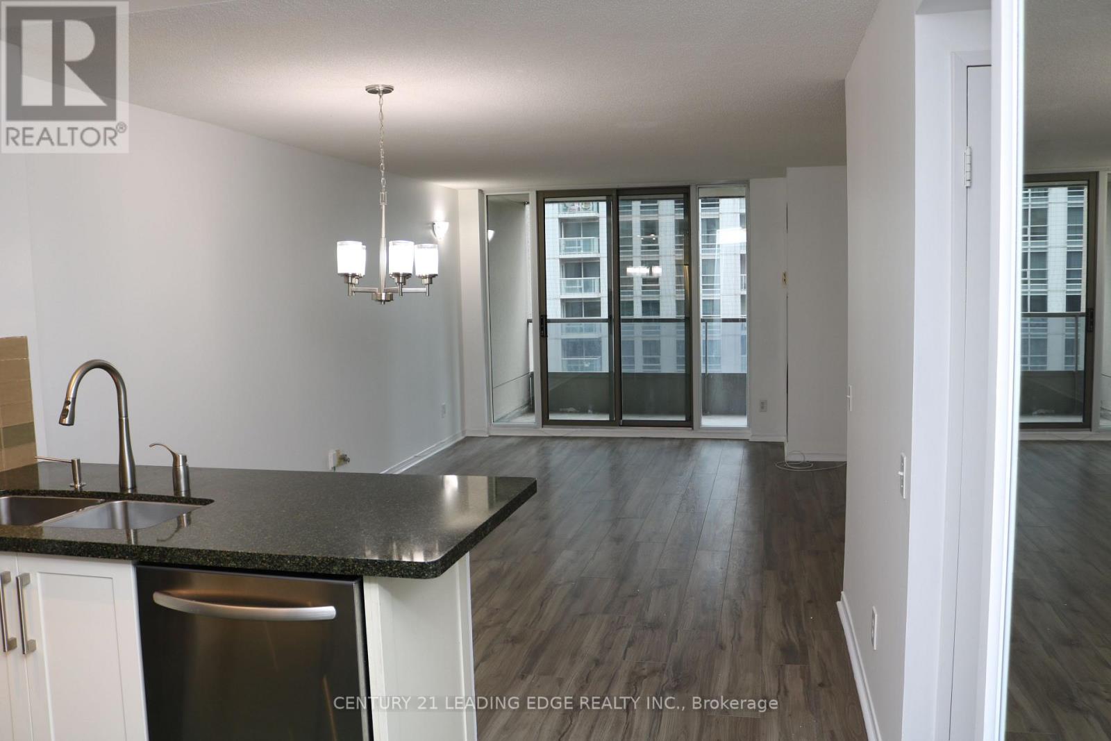 1711 - 750 Bay Street, Toronto, Ontario  M5G 1N6 - Photo 2 - C13103474