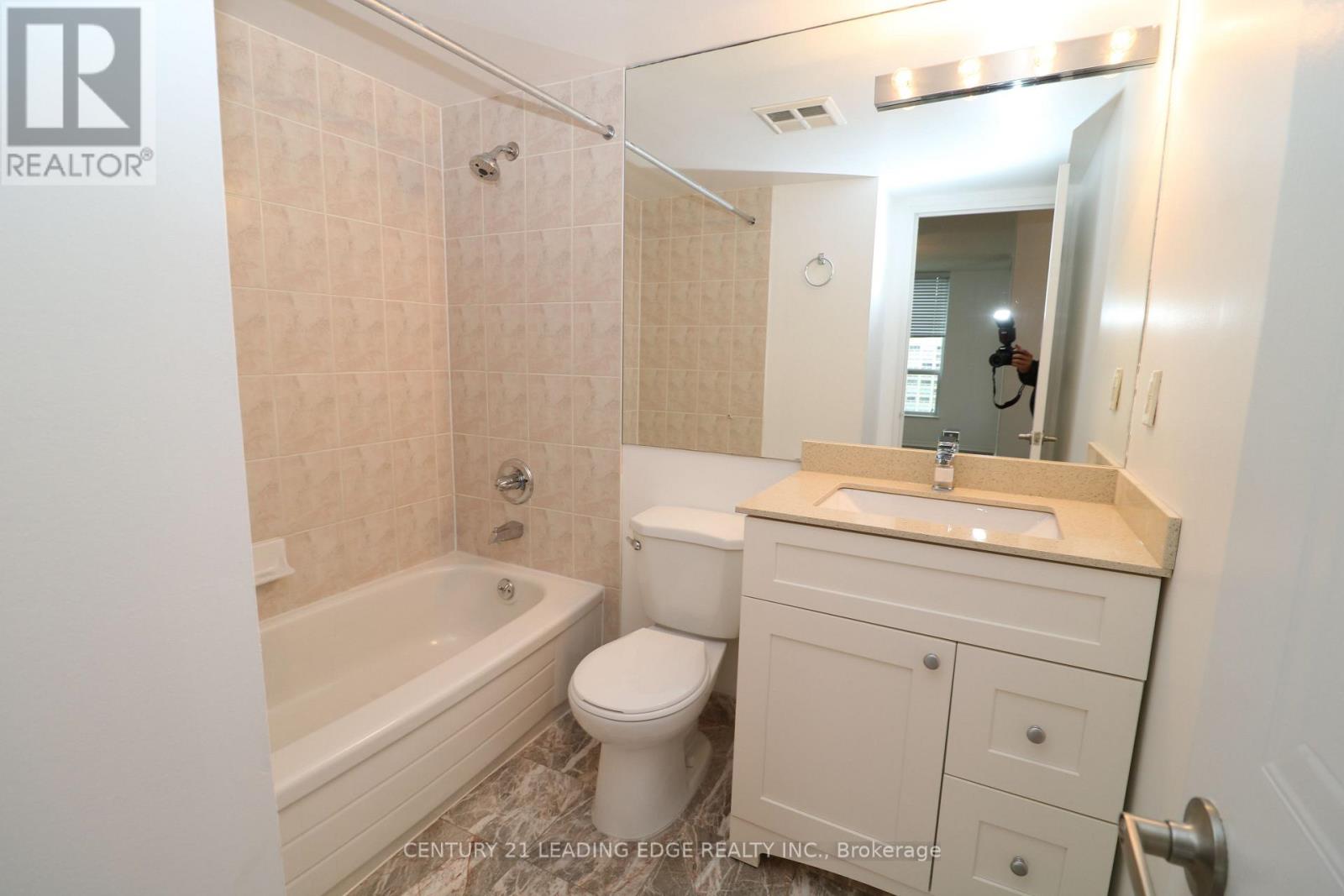 1711 - 750 Bay Street, Toronto, Ontario  M5G 1N6 - Photo 24 - C13103474