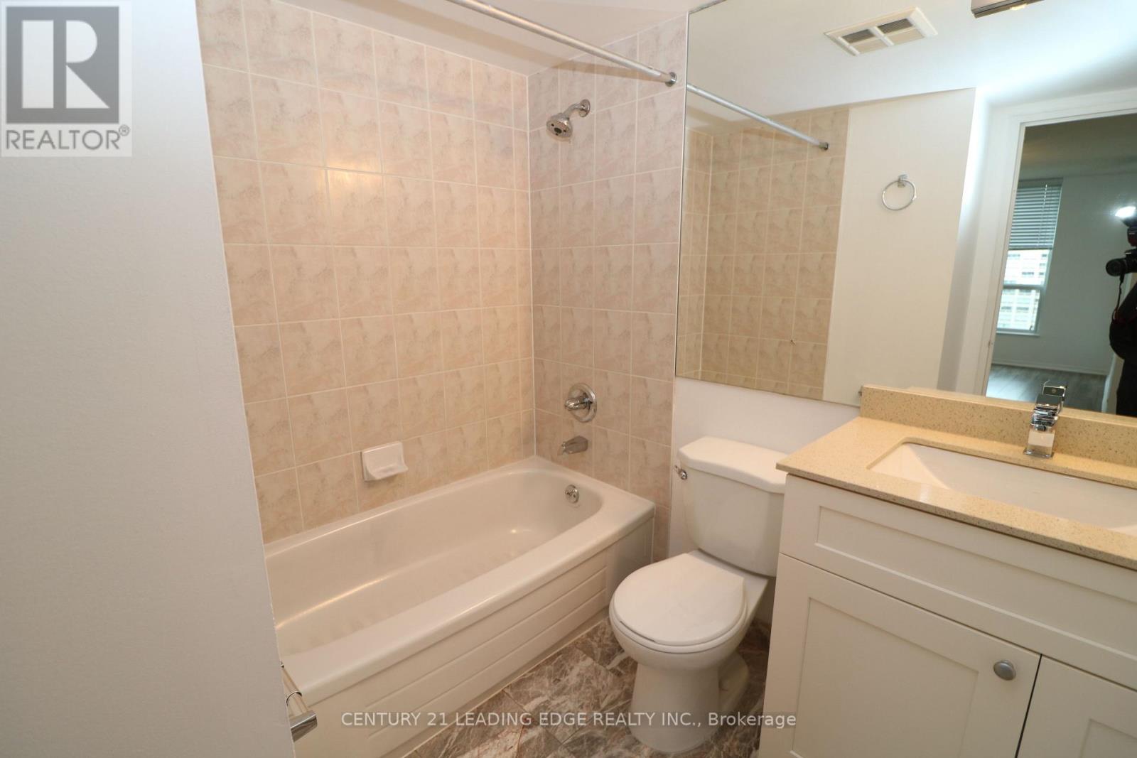 1711 - 750 Bay Street, Toronto, Ontario  M5G 1N6 - Photo 25 - C13103474