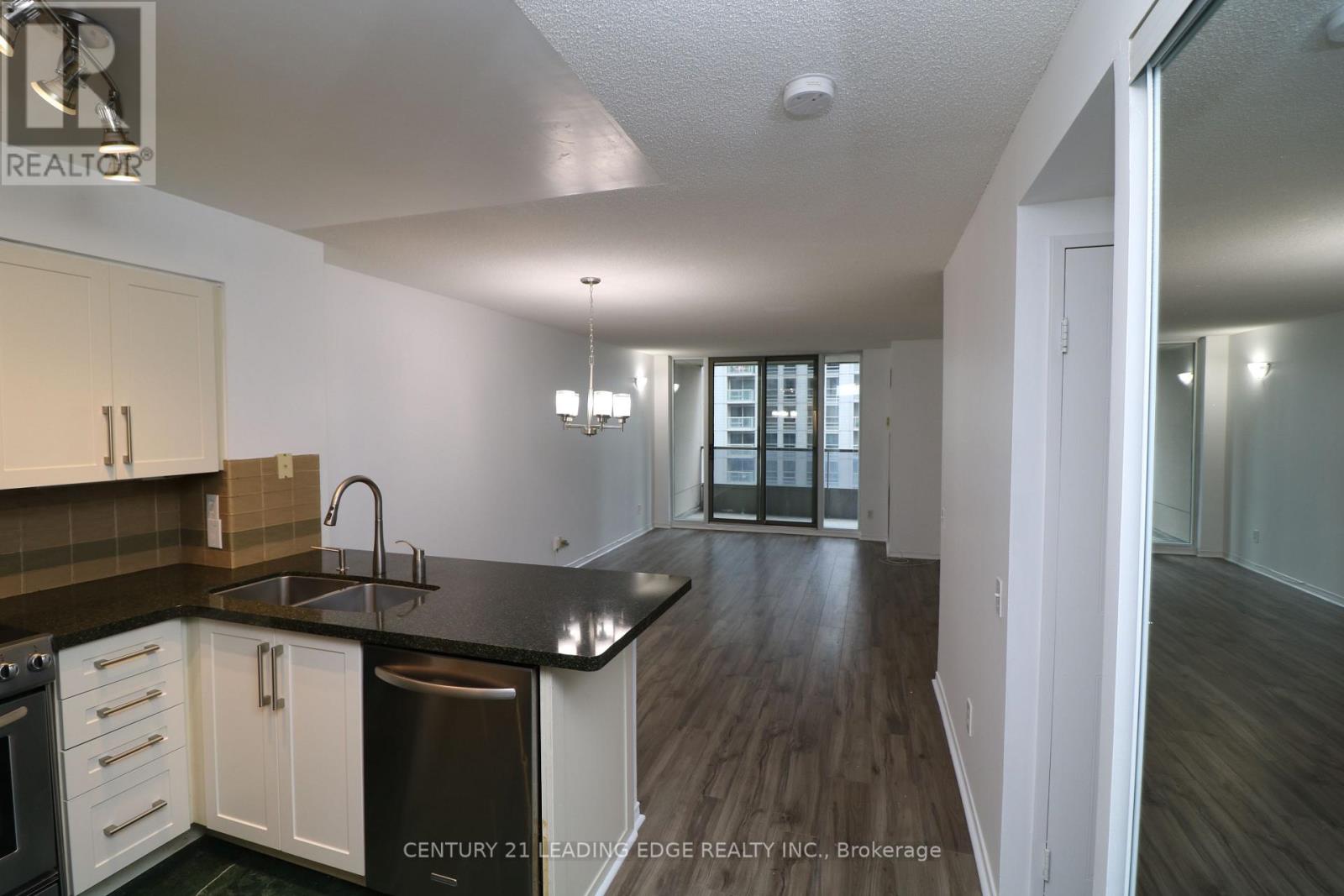 1711 - 750 Bay Street, Toronto, Ontario  M5G 1N6 - Photo 3 - C13103474