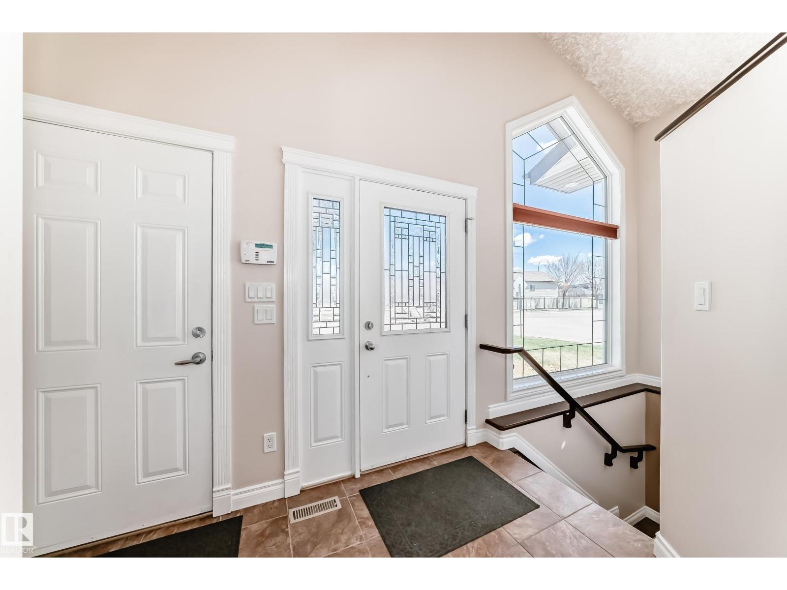 1221 Cunningham Dr Sw, Edmonton, Alberta  T6W 6R2 - Photo 2 - E4486612
