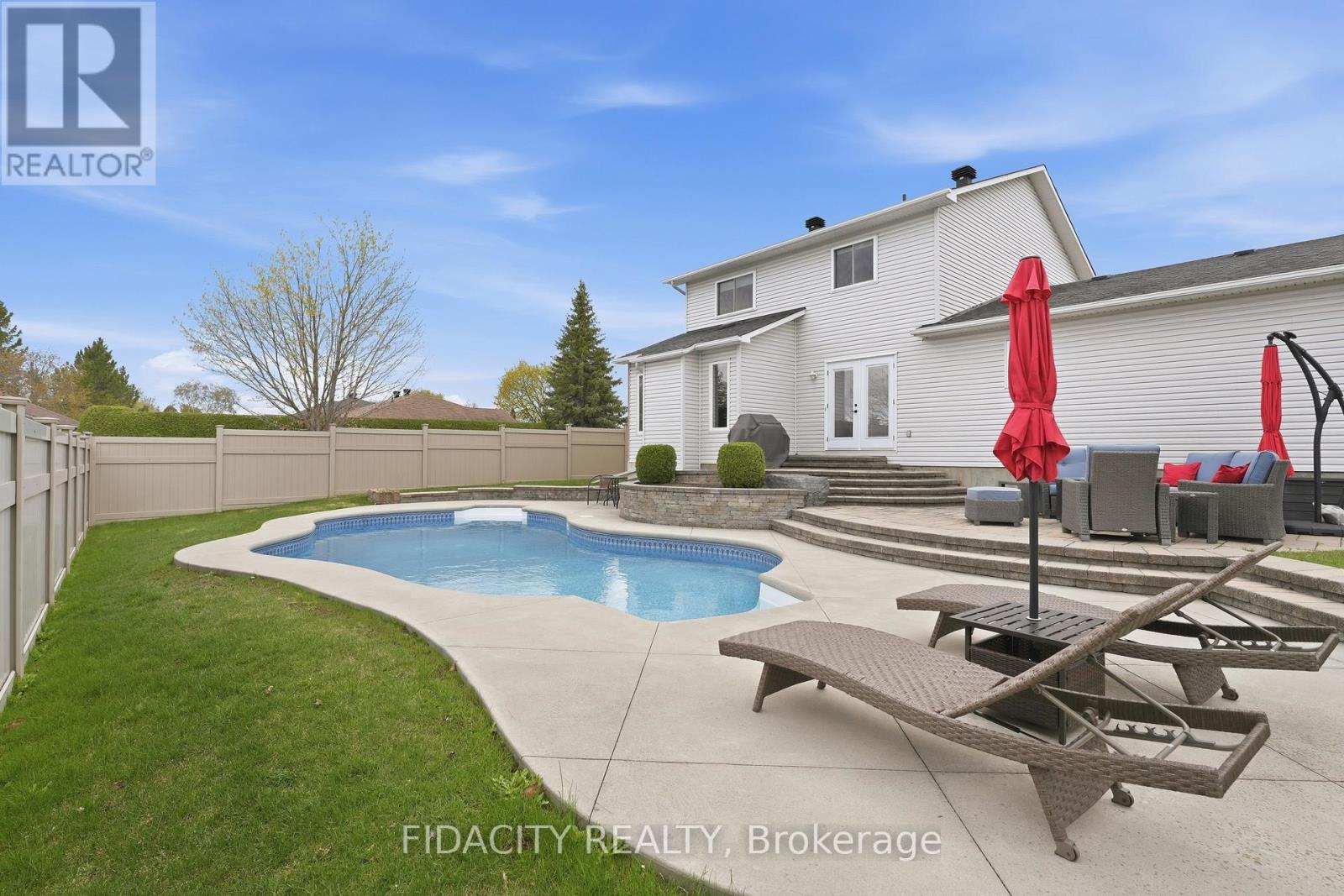 21 West Ridge Drive, Ottawa, Ontario  K2S 1S4 - Photo 2 - X12996256