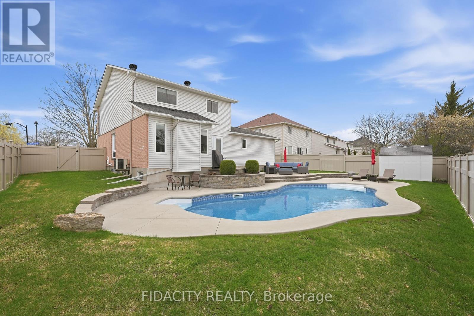 21 West Ridge Drive, Ottawa, Ontario  K2S 1S4 - Photo 3 - X12996256