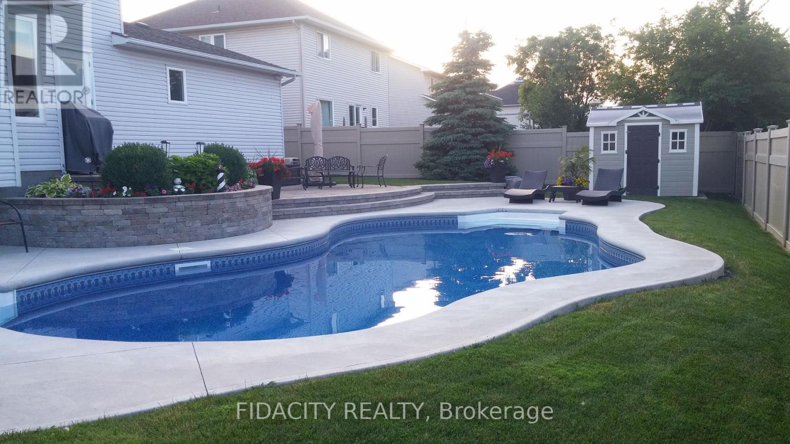 21 West Ridge Drive, Ottawa, Ontario  K2S 1S4 - Photo 4 - X12996256