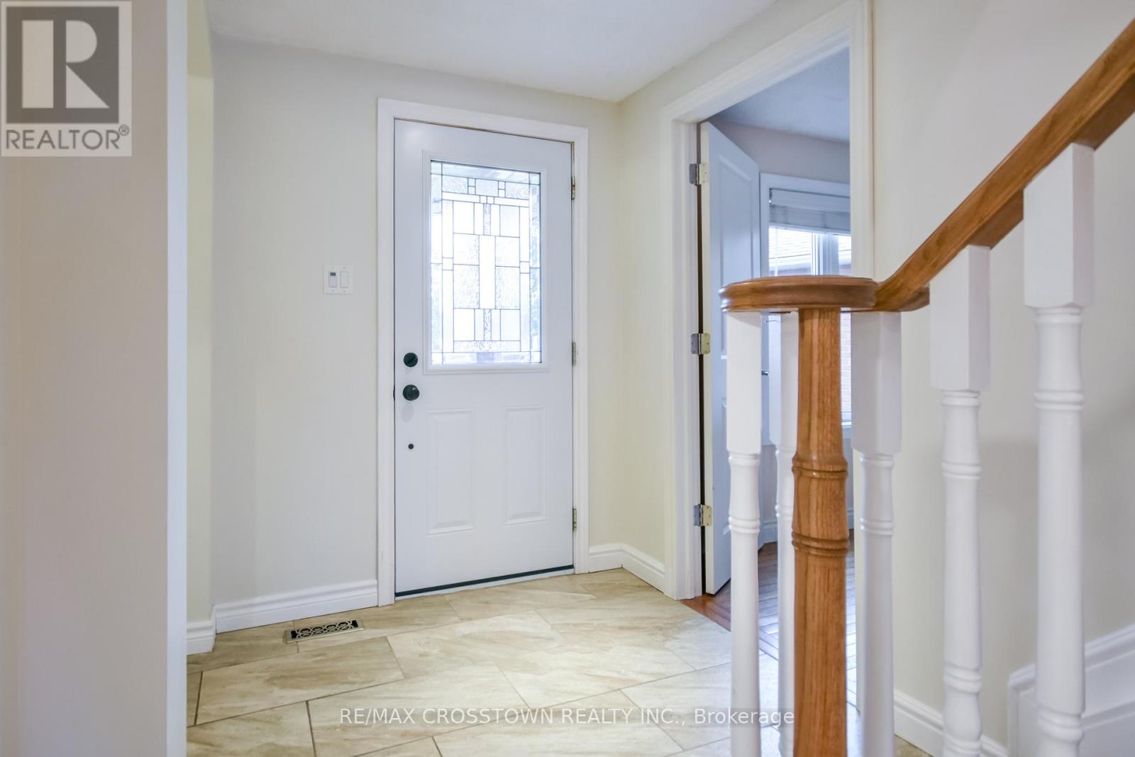 10 Nugent Court, Barrie (Northwest), Ontario  L4N 7A9 - Photo 2 - S13103422
