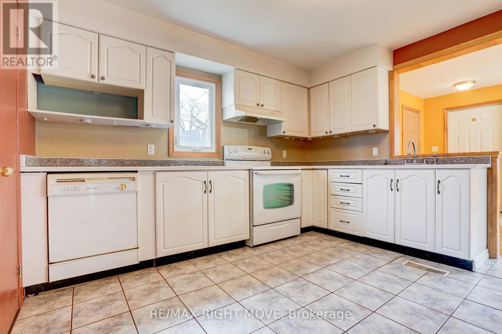 3391 Armand Avenue, Severn, Ontario  L0K 1G0 - Photo 3 - S13103436