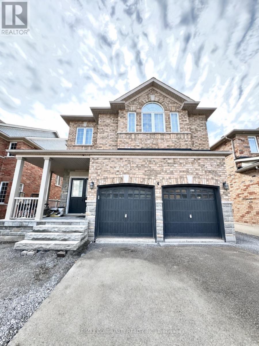 4 CAMPVIEW STREET, Whitby, Ontario