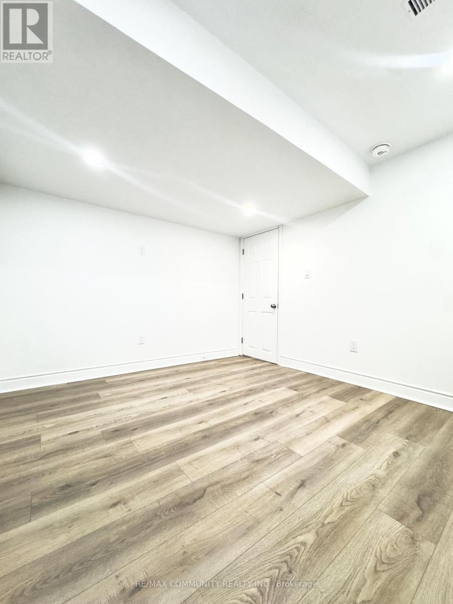 4 Campview Street, Whitby, Ontario  L1R 0K5 - Photo 15 - E13092022