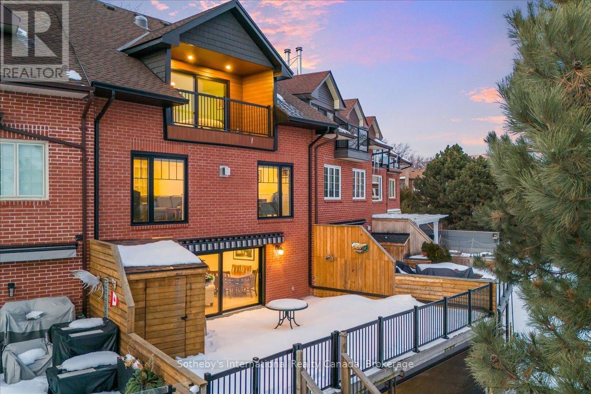 10 Southwind Terrace, Oakville, Ontario  L6L 6K5 - Photo 3 - W13082782