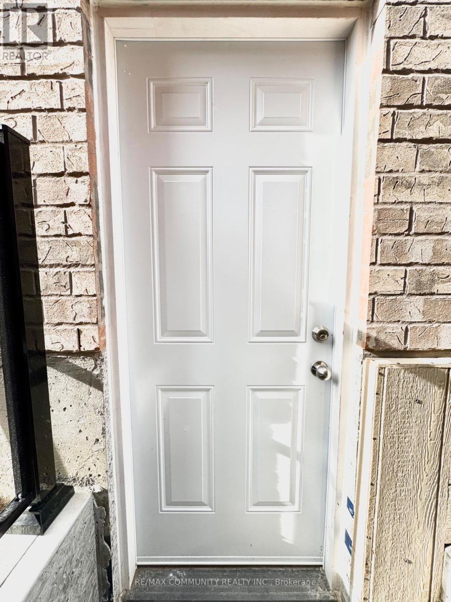 4 Campview Street, Whitby, Ontario  L1R 0K5 - Photo 7 - E13092022