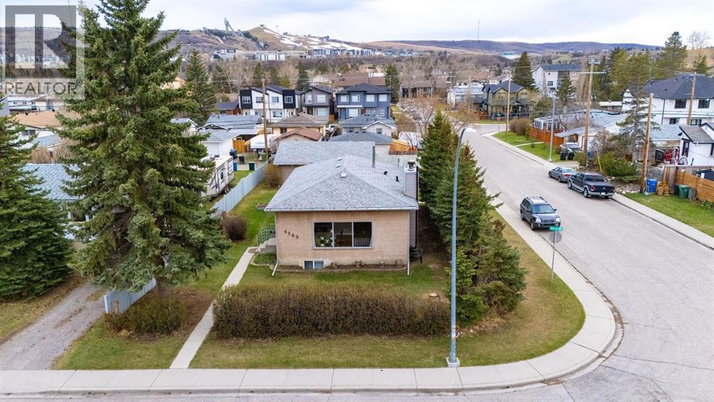 4363 70 Street NW, Calgary, Alberta