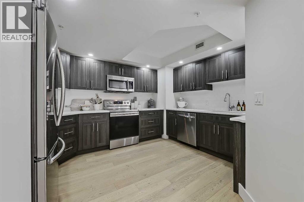 902, 200 La Caille Place Sw, Calgary, Alberta  T2P 5E2 - Photo 3 - A2308691