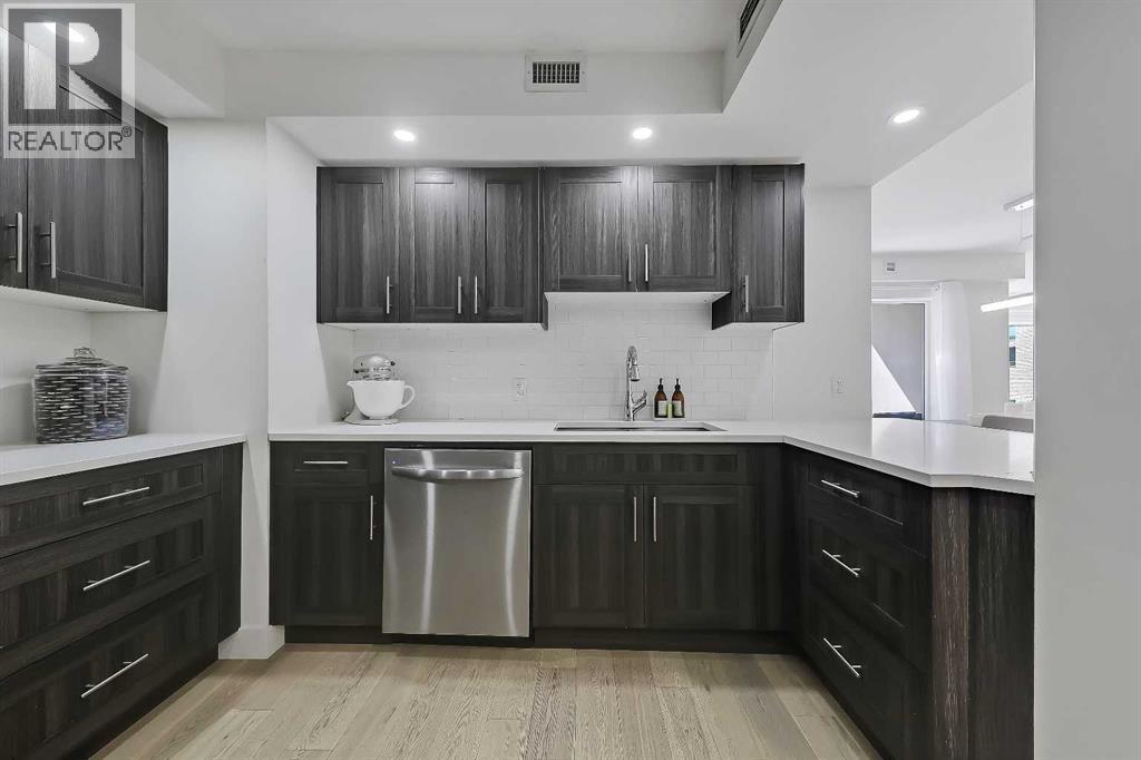 902, 200 La Caille Place Sw, Calgary, Alberta  T2P 5E2 - Photo 4 - A2308691