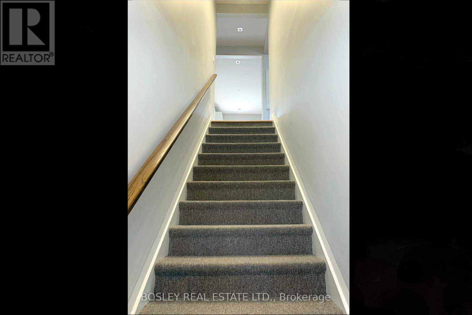 9 Indian Valley Crescent, Toronto, Ontario  M6R 1Y5 - Photo 2 - W13103468