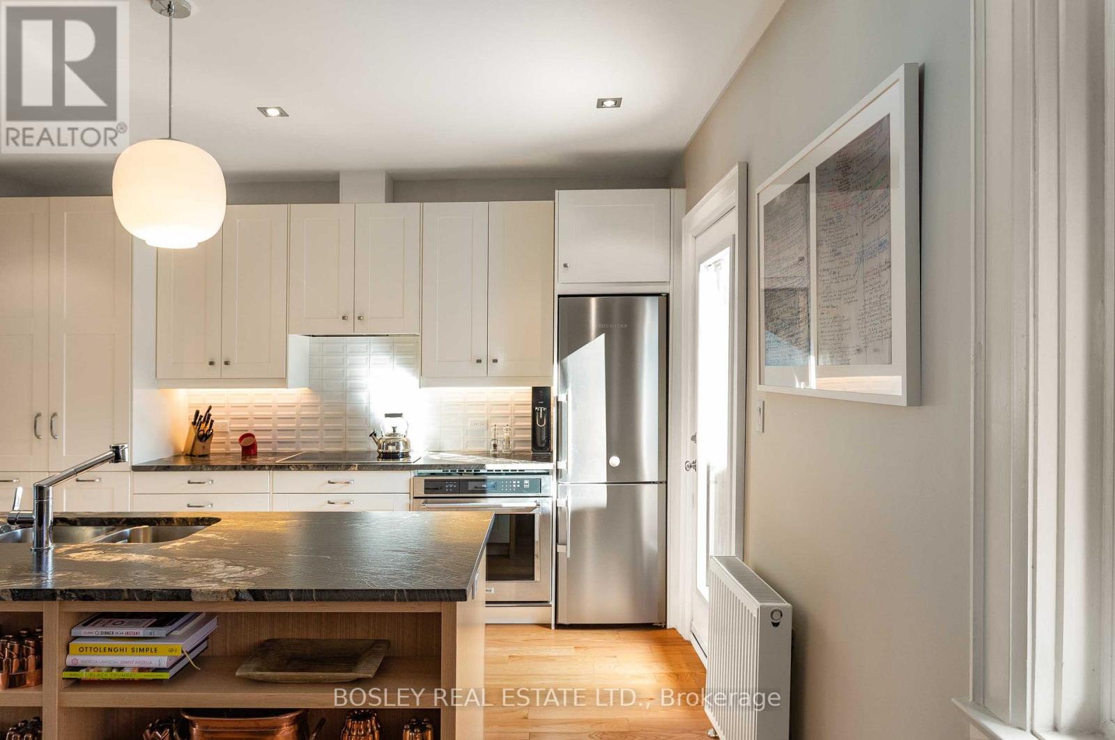 9 Indian Valley Crescent, Toronto, Ontario  M6R 1Y5 - Photo 9 - W13103468
