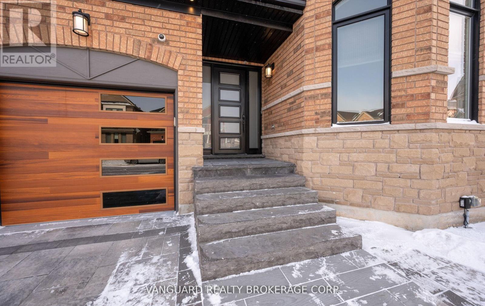1130 Little Crescent, Milton, Ontario  L9T 6T2 - Photo 3 - W13103476