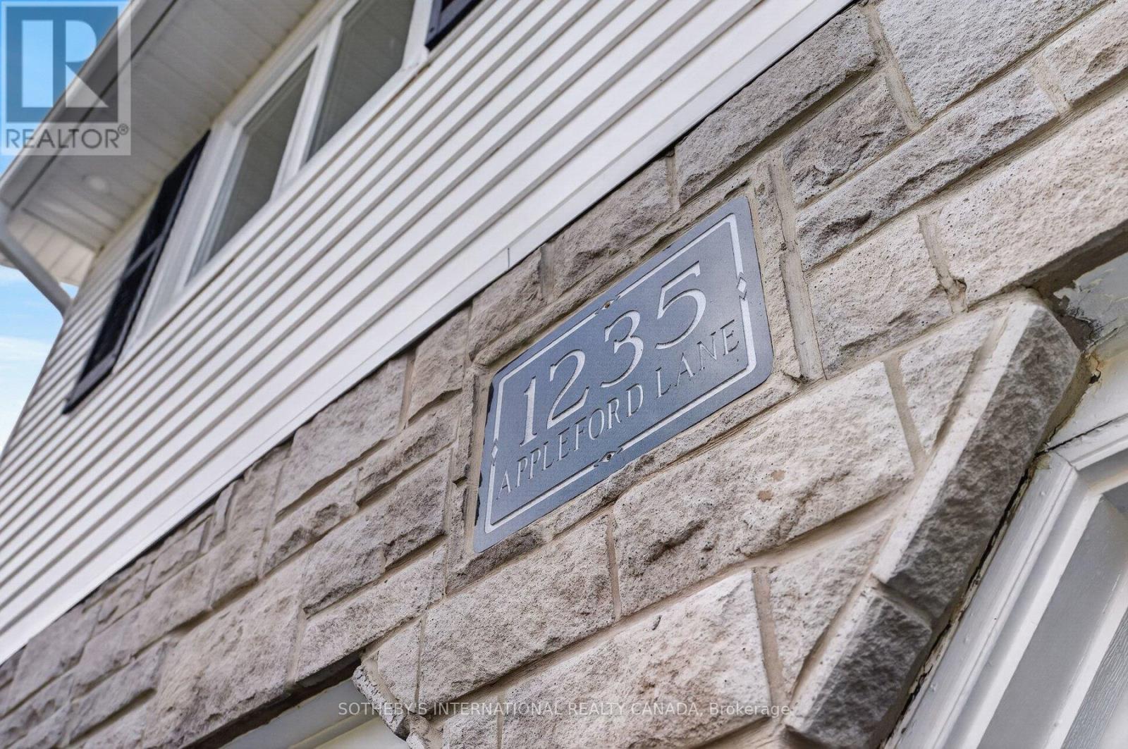 1235 Appleford Lane, Burlington, Ontario  L7P 3M1 - Photo 3 - W13103482