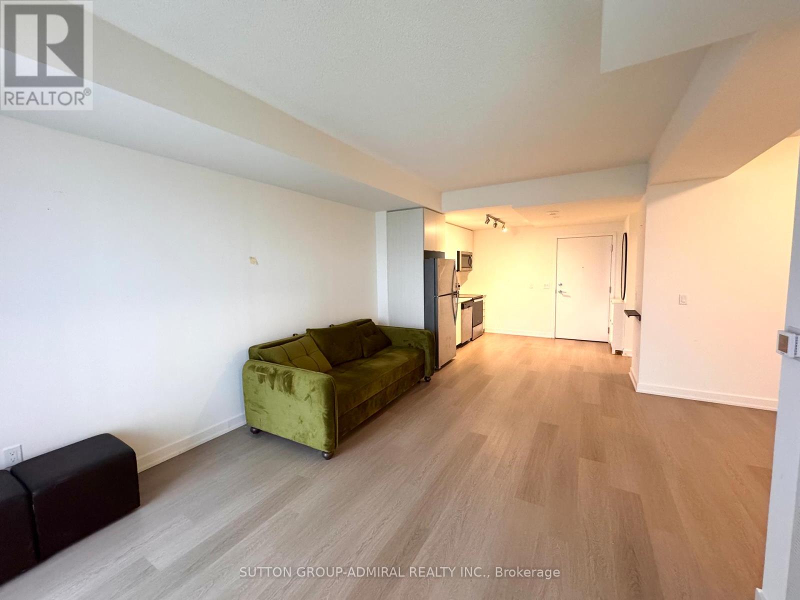 520 - 859 The Queensway, Toronto, Ontario  M8Z 1N8 - Photo 2 - W13103498
