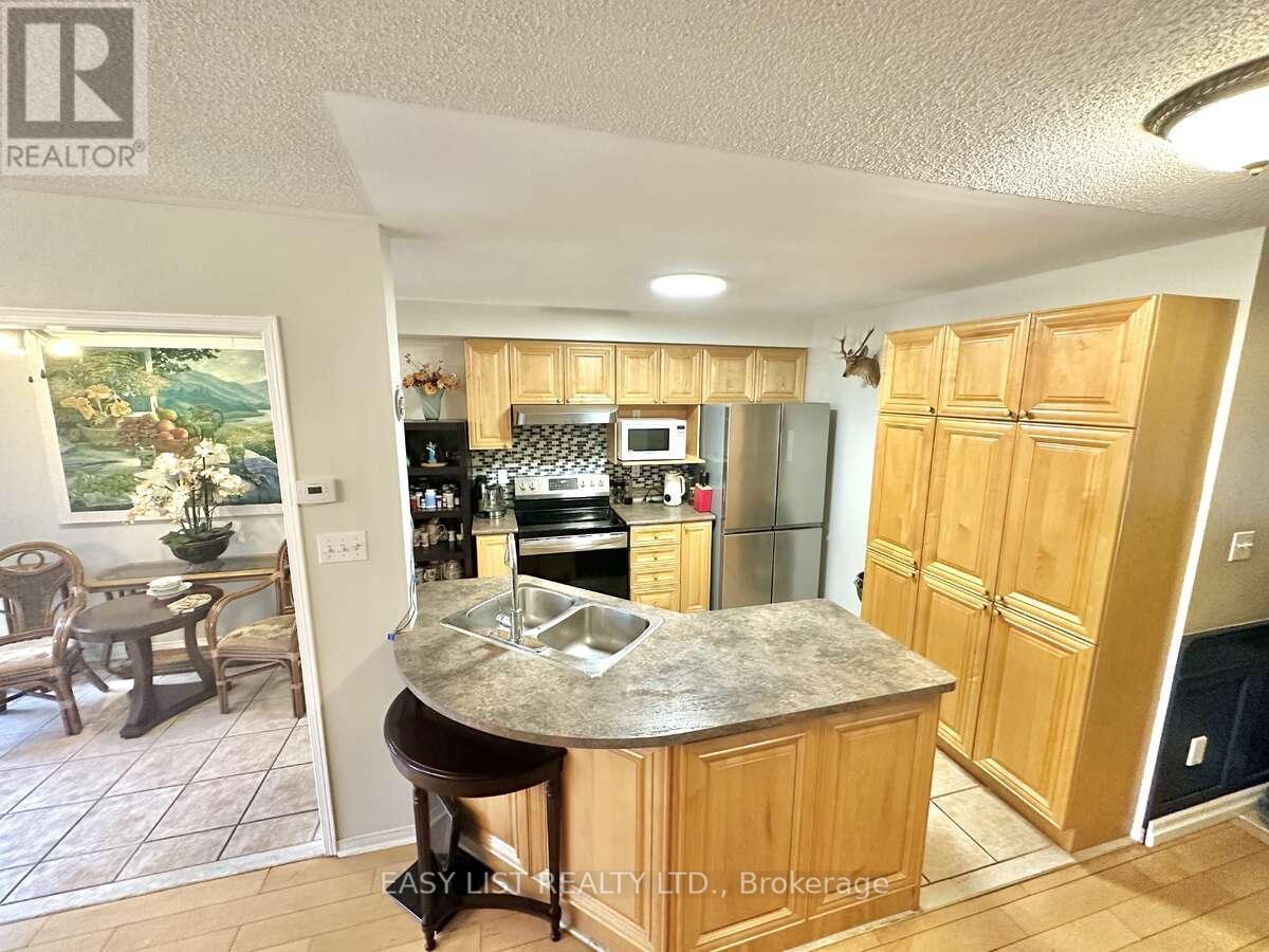 1104 Carding Mill Place, Mississauga, Ontario  L5W 1C4 - Photo 10 - W13103504