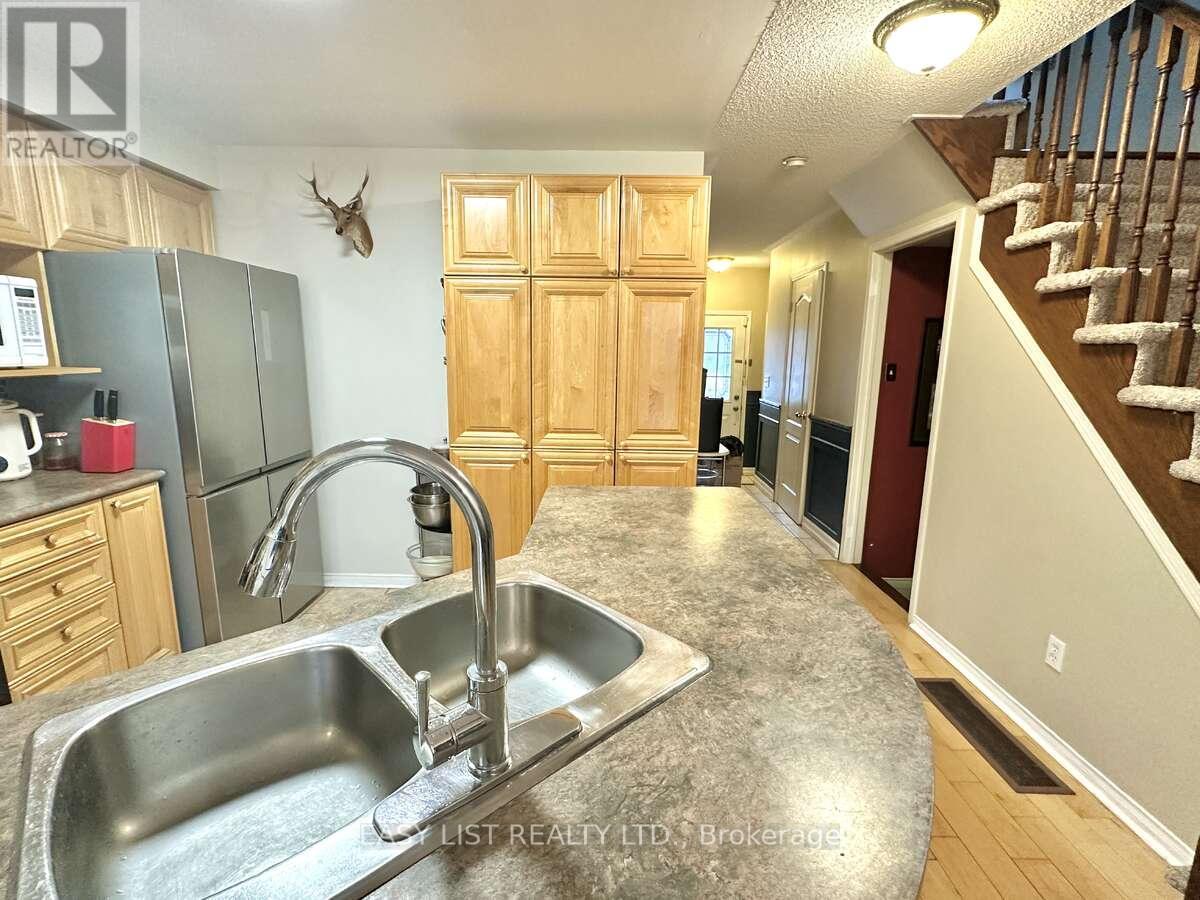 1104 Carding Mill Place, Mississauga, Ontario  L5W 1C4 - Photo 12 - W13103504