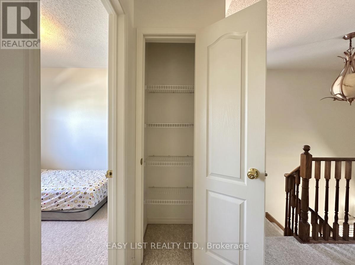 1104 Carding Mill Place, Mississauga, Ontario  L5W 1C4 - Photo 18 - W13103504