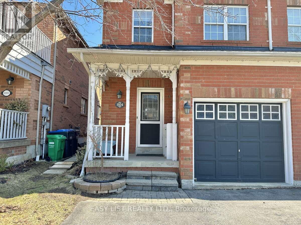 1104 Carding Mill Place, Mississauga, Ontario  L5W 1C4 - Photo 2 - W13103504