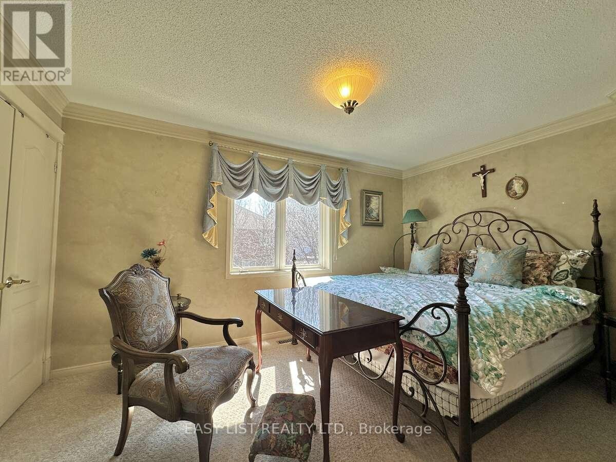 1104 Carding Mill Place, Mississauga, Ontario  L5W 1C4 - Photo 25 - W13103504