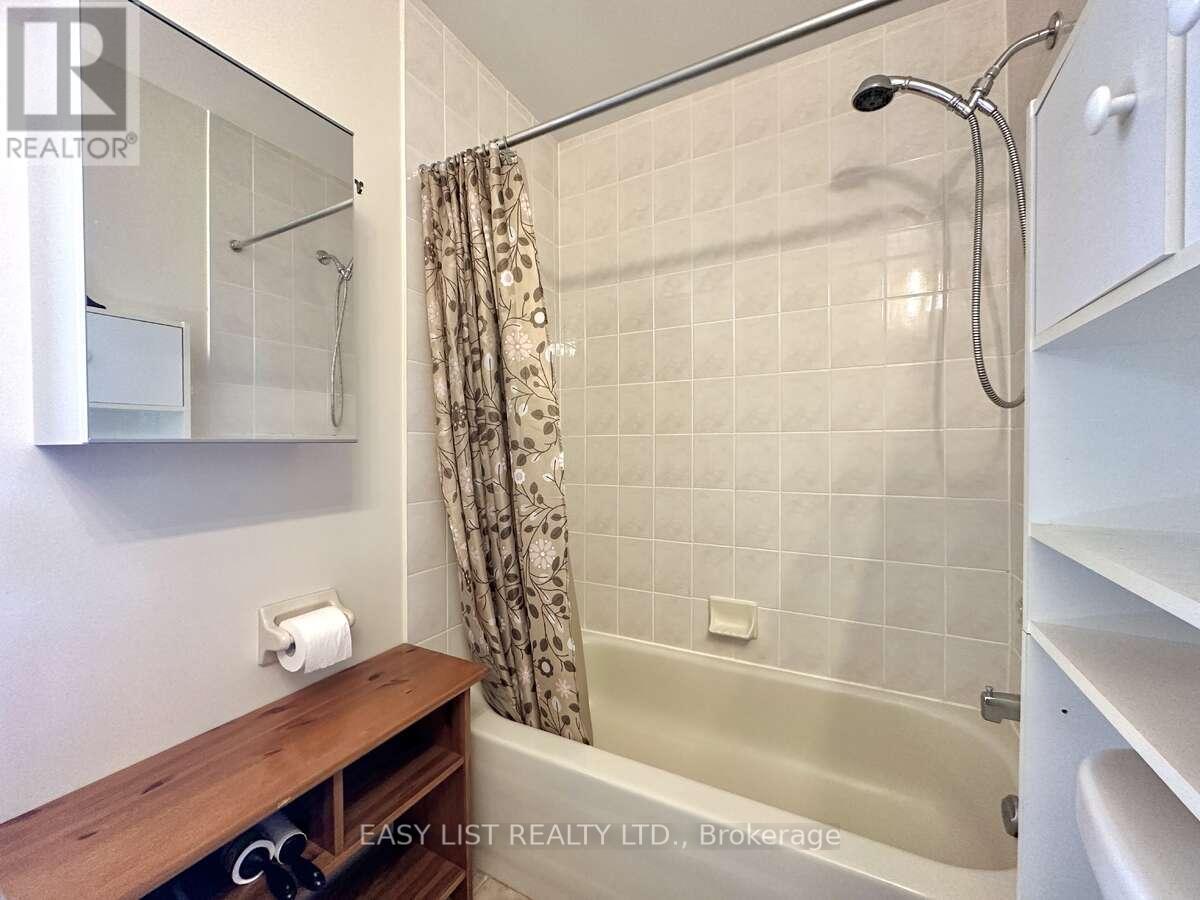 1104 Carding Mill Place, Mississauga, Ontario  L5W 1C4 - Photo 31 - W13103504