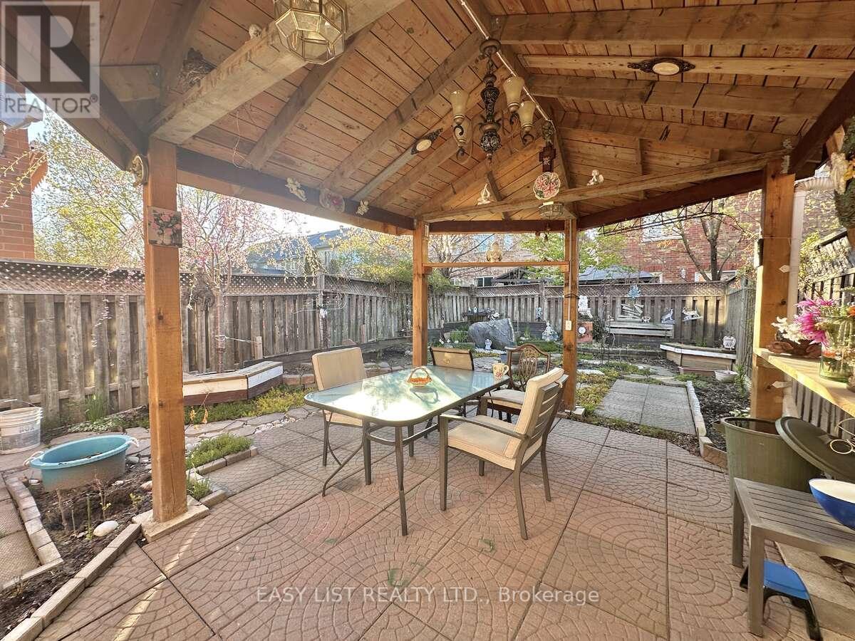 1104 Carding Mill Place, Mississauga, Ontario  L5W 1C4 - Photo 36 - W13103504