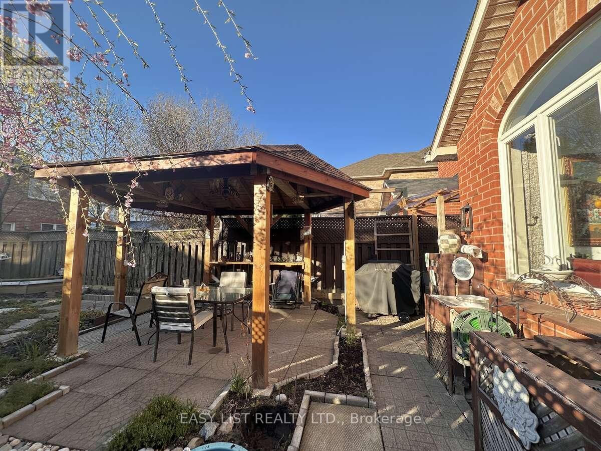 1104 Carding Mill Place, Mississauga, Ontario  L5W 1C4 - Photo 39 - W13103504