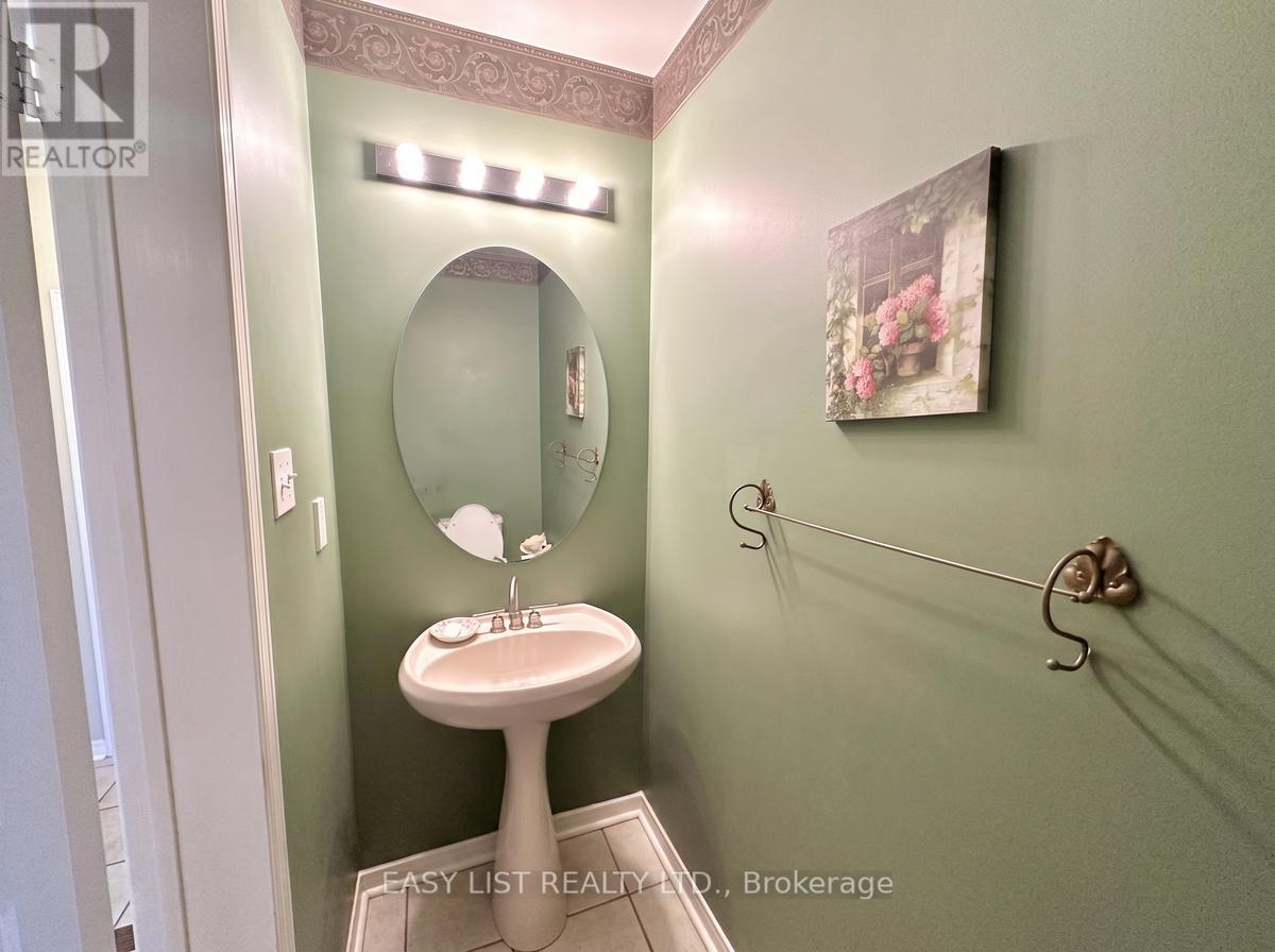 1104 Carding Mill Place, Mississauga, Ontario  L5W 1C4 - Photo 4 - W13103504