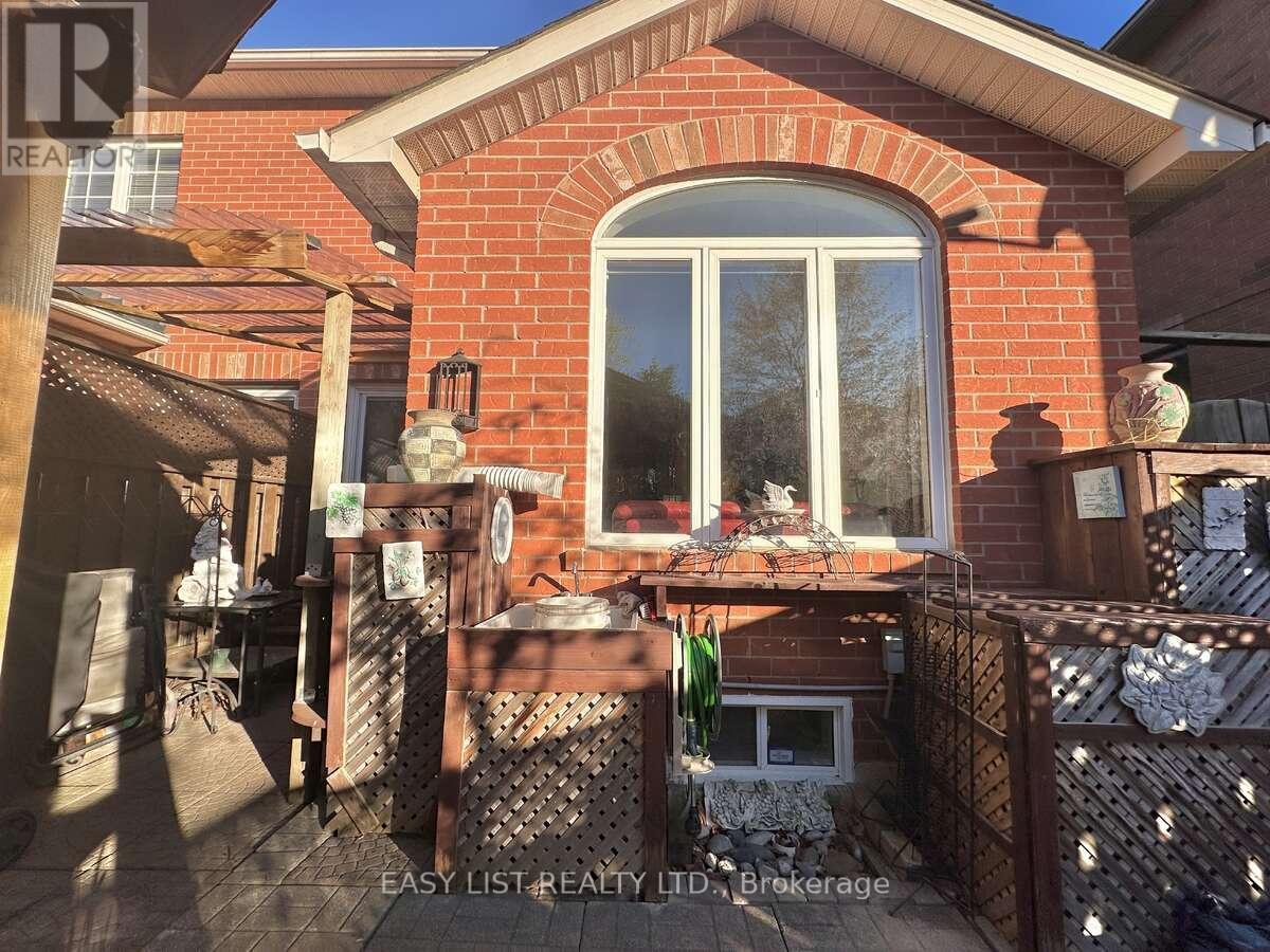1104 Carding Mill Place, Mississauga, Ontario  L5W 1C4 - Photo 40 - W13103504
