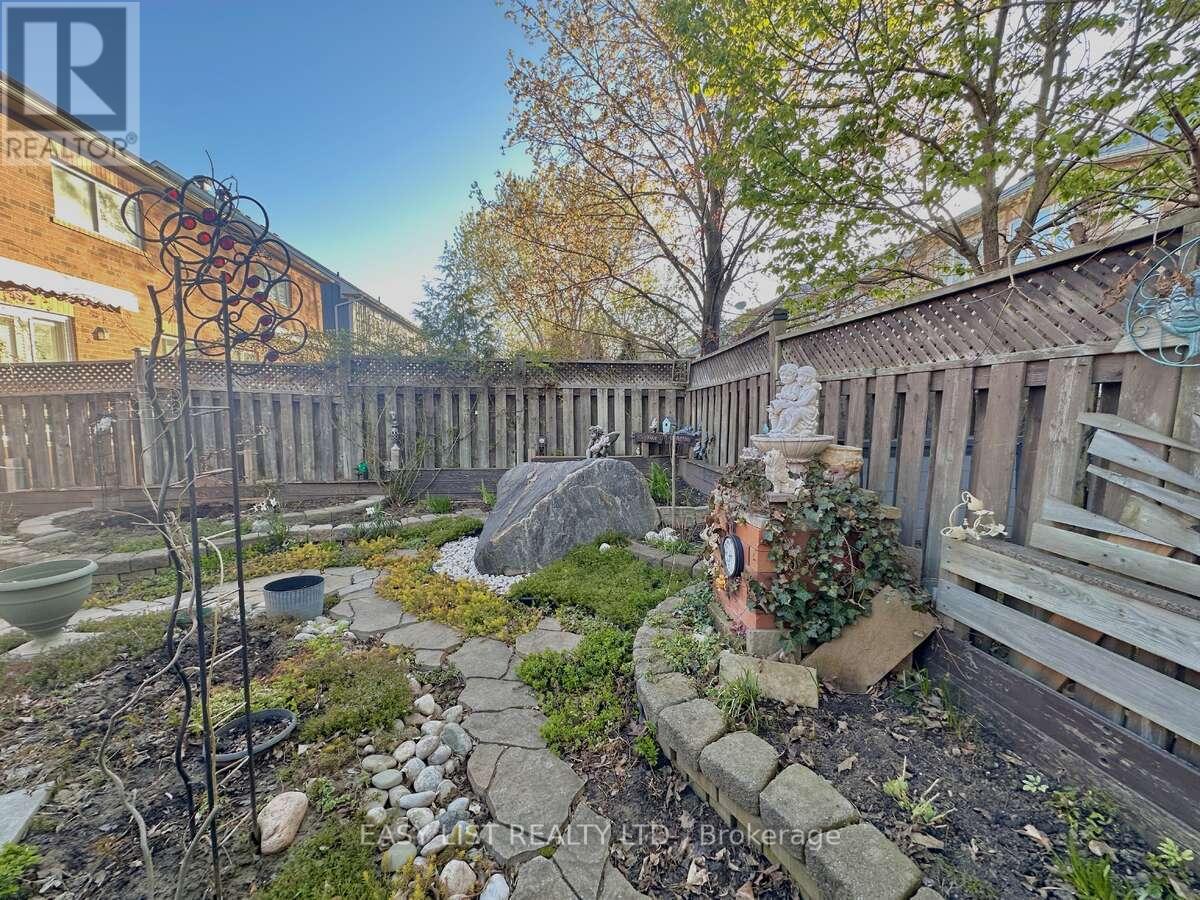1104 Carding Mill Place, Mississauga, Ontario  L5W 1C4 - Photo 44 - W13103504