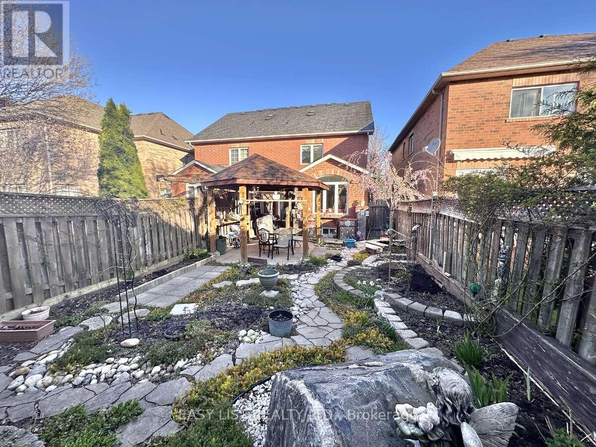 1104 Carding Mill Place, Mississauga, Ontario  L5W 1C4 - Photo 46 - W13103504