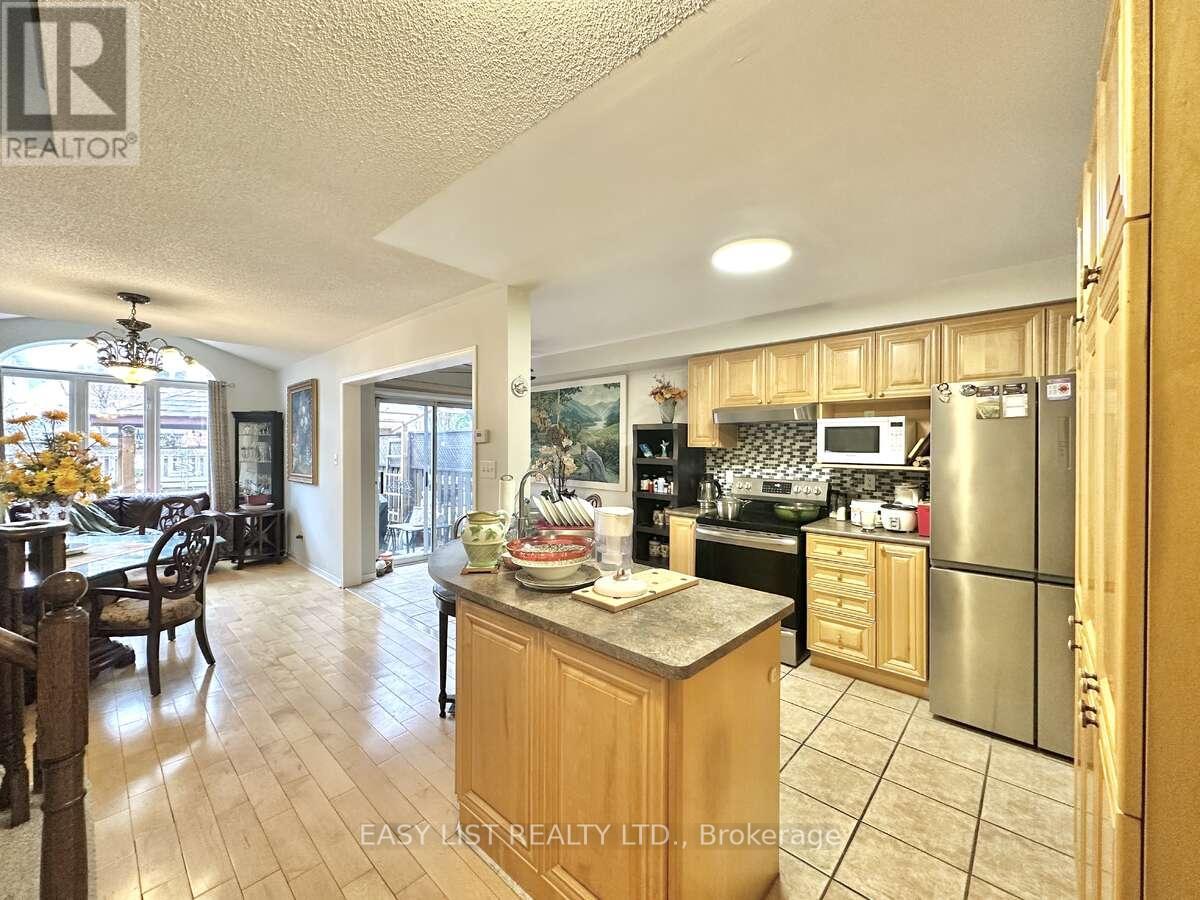 1104 Carding Mill Place, Mississauga, Ontario  L5W 1C4 - Photo 6 - W13103504