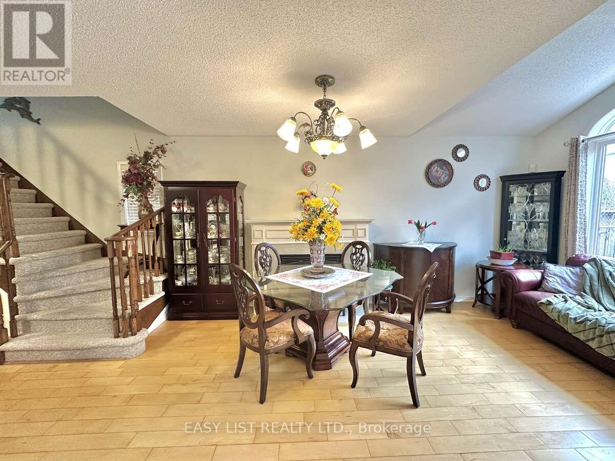 1104 Carding Mill Place, Mississauga, Ontario  L5W 1C4 - Photo 7 - W13103504