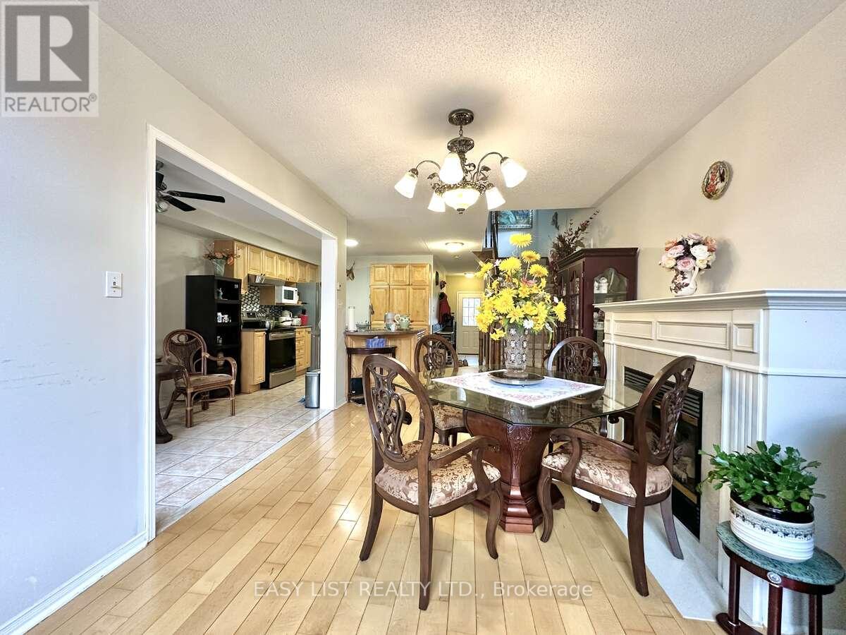 1104 Carding Mill Place, Mississauga, Ontario  L5W 1C4 - Photo 9 - W13103504