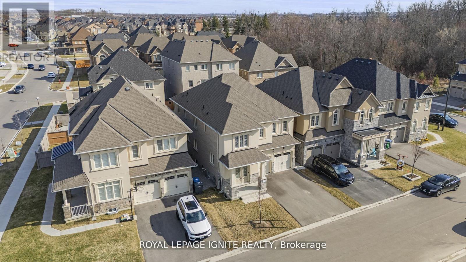 11 Jenwood Crescent, Brampton, Ontario  L6R 4C6 - Photo 4 - W13103518