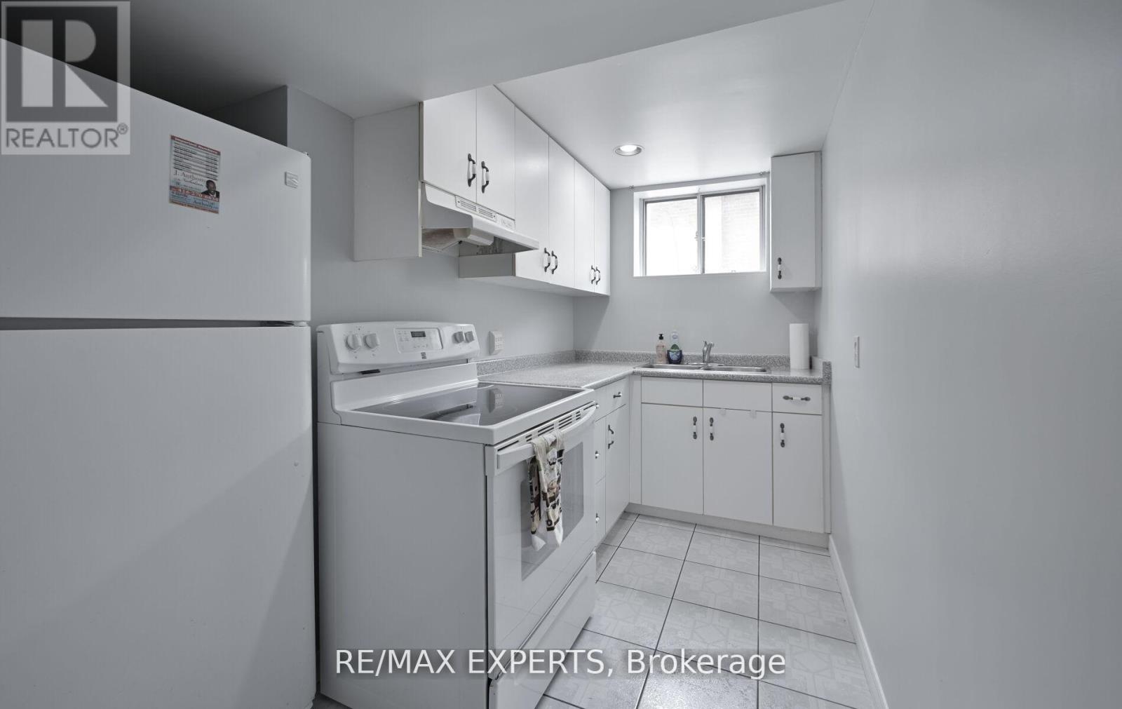 Lower - 24 Loney Avenue, Toronto, Ontario  M3L 1E9 - Photo 6 - W13103530