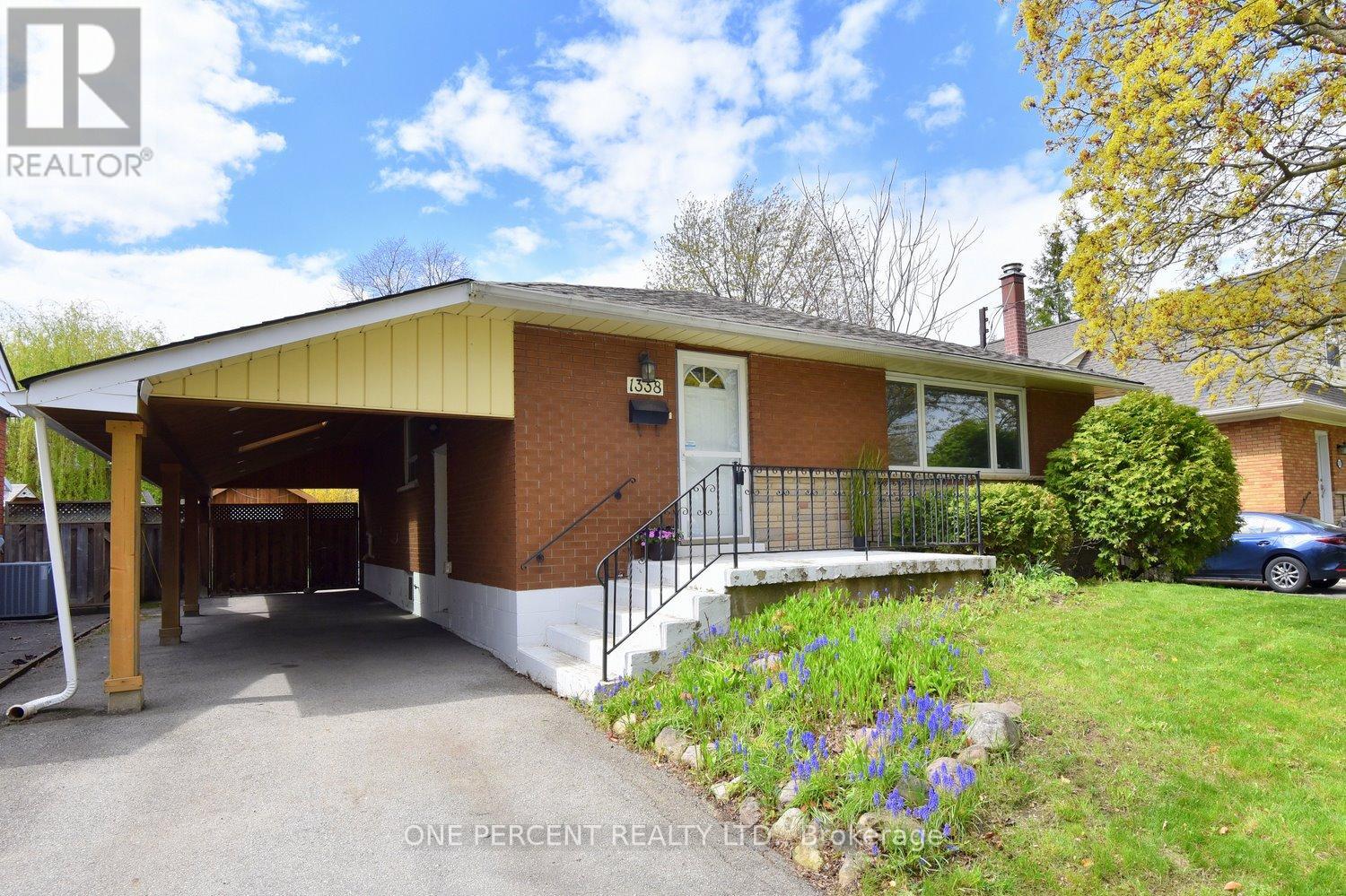 1338 De Quincy Crescent, Burlington, Ontario  L7P 1E4 - Photo 3 - W13103532