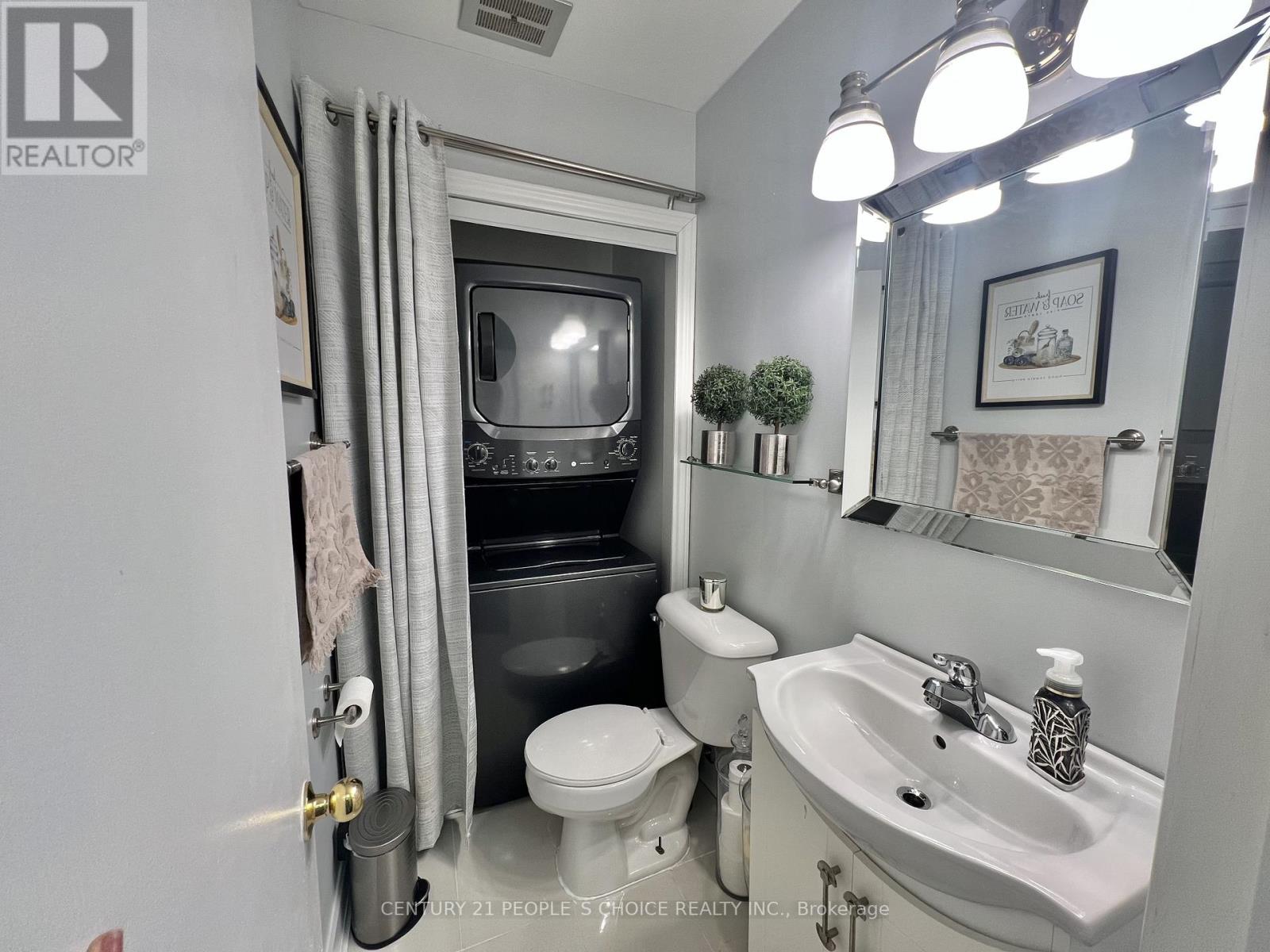 73 Newlin Crescent, Toronto, Ontario  M3L 1X5 - Photo 13 - W13103536